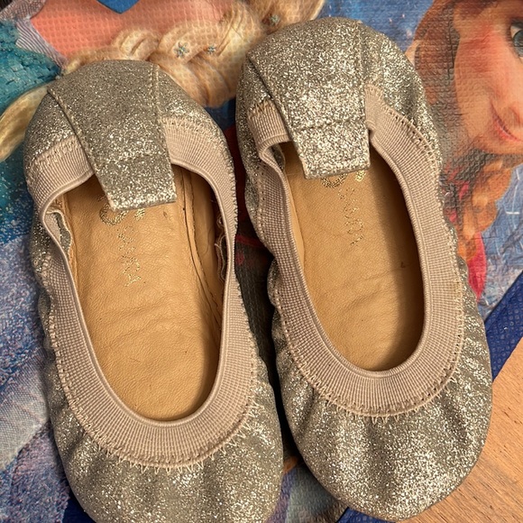 Baby New! Girls Yosi Samra Silver Ballet Flat 
6C comes with Frozen tote New. - Picture 6 of 10